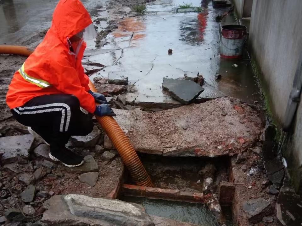 丰南专业清理污水池 炜誉市政以规范流程守护城市 “肠道”