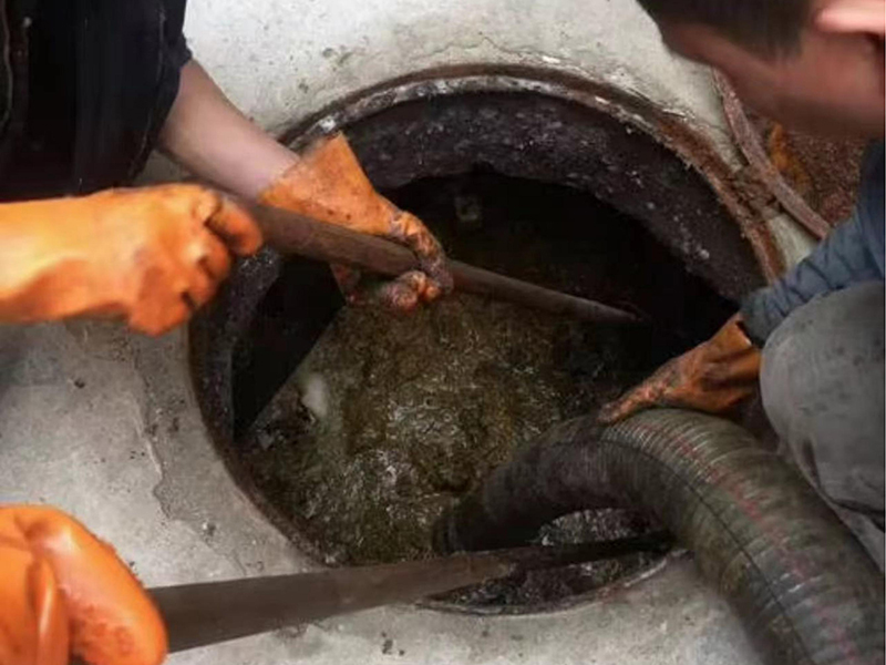 丰南清理化粪池时如何避免沼气的危害？